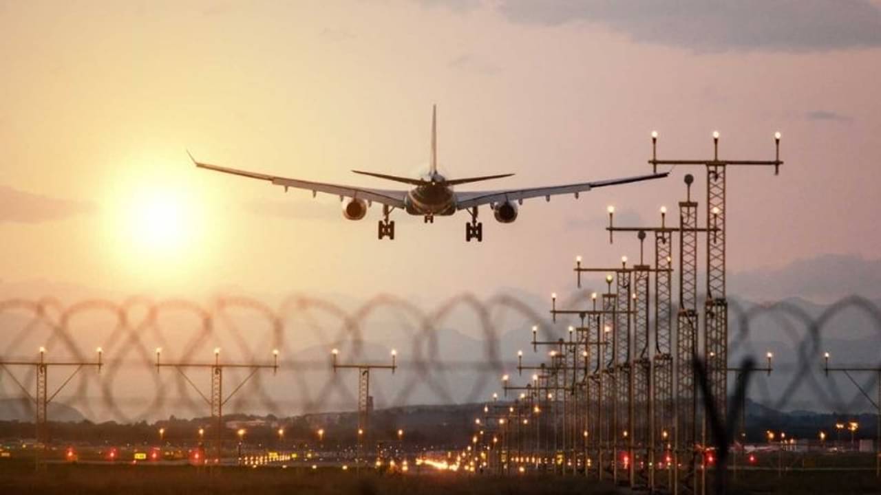 করোনার চোখরাঙানিতে ৪ মে থেকে ভারতের সঙ্গে উড়ান সংযোগ বিচ্ছিন্ন করল আমেরিকাও