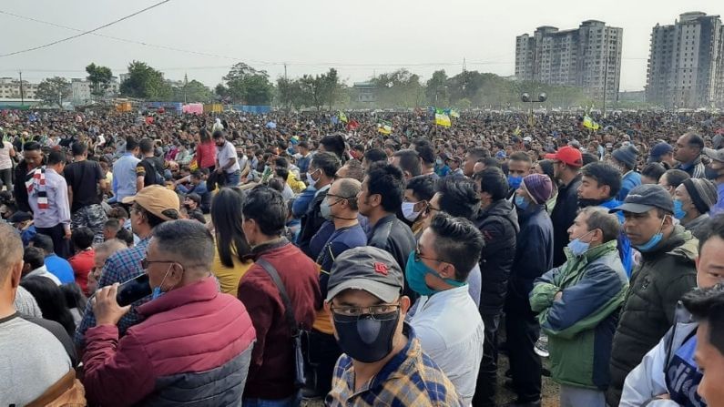 বিমলের এই ভোলবদলের কারণ কী তা তিনিই বলতে পারবেন। তবে দীর্ঘদিন বাদে পাহাড়ে তাঁর কামব্যাক এবং আজকের জমকালো সভা যে আগামী সময়ের জন্য রাজনীতির ক্ষেত্রে টার্নিং পয়েন্ট হবে সেটা বিলক্ষণ বলা যায়। বিশেষ করে তৃণমূলের পক্ষে তাঁর প্রকাশ্য সমর্থন যদি হিতে বিপরীত হয়, তখন শ্যাম ও কূল দুই হারানোর ভয়ে থাকছে মমতা বন্দ্যোপাধ্যায়ের।