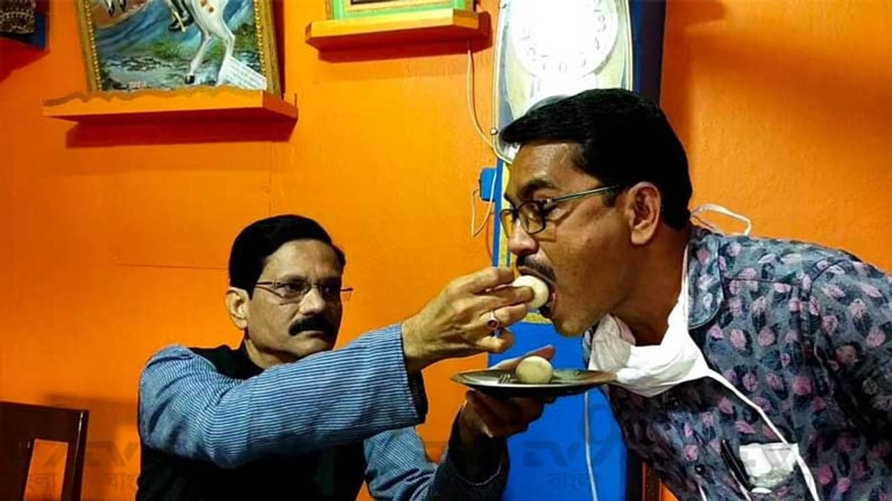 তৃণমূল বহিষ্কার করেছে শুনেই মিষ্টিমুখ করালেন কণিষ্ক, বললেন খুব শান্তি পেলাম