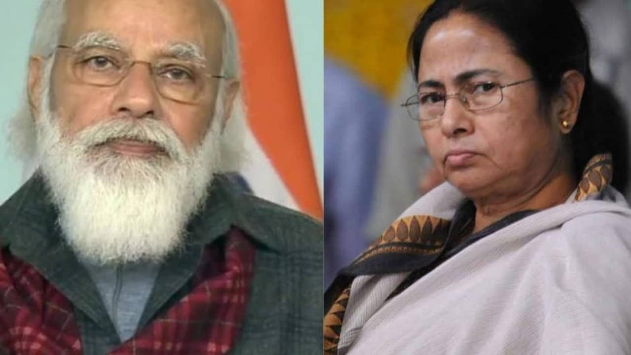 ১২৭ কোটি মানুষের টিকাকরণের খরচ কে দেবে? করোনা টিকা নিয়ে মোদীকে প্রশ্ন মমতার