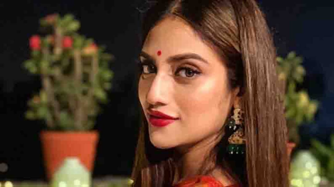 নুসরতের গল্পে ভালবাসার কথা, পছন্দ আম, থাই ফুড...