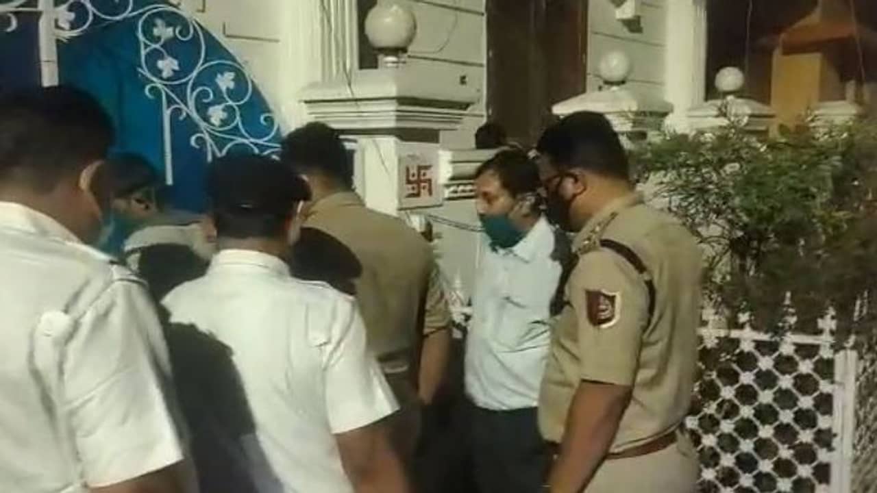 সল্টলেকের অভিজাত ব্যবসায়ীর নিখোঁজ ছেলের খোঁজে বাড়ির ছাদেই মিলল কঙ্কাল