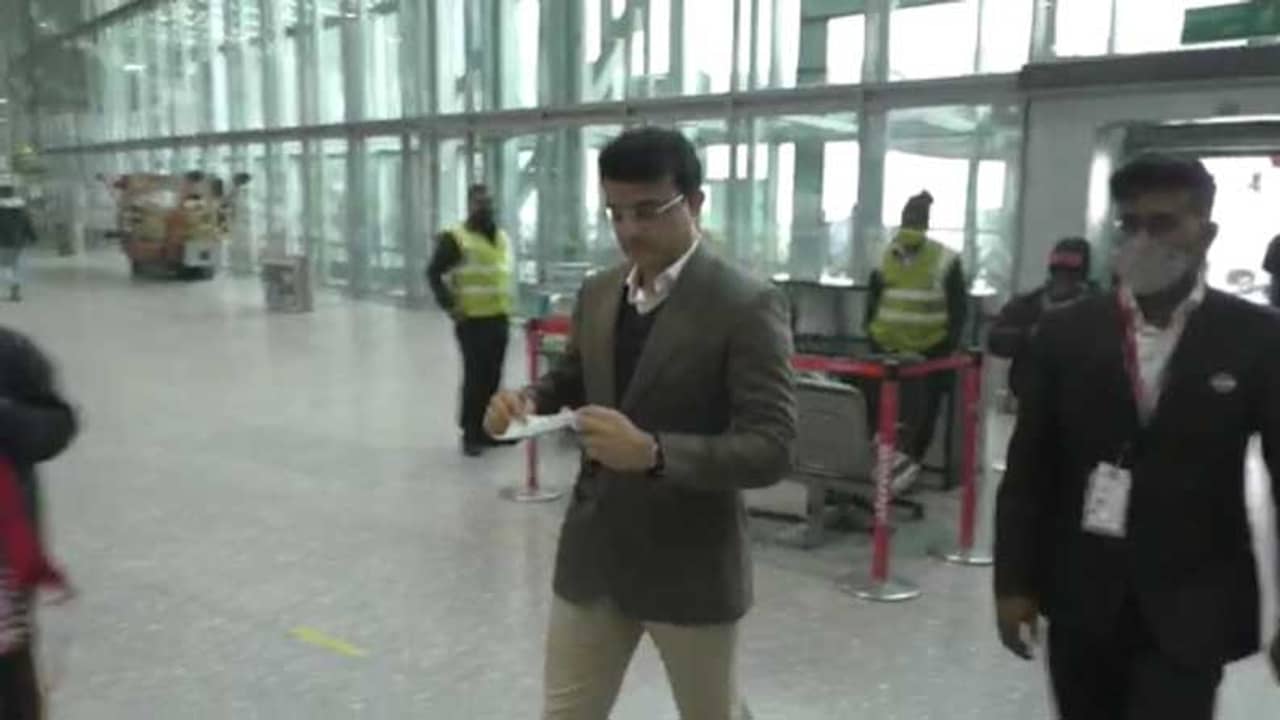 রাজ্যপাল-সাক্ষাতের পরই জল্পনা জিইয়ে দিল্লির পথে সৌরভ