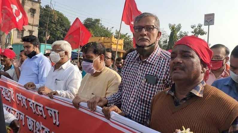 এদিন শালবনি হয়ে গড়বেতা ফিরেছিলেন সুশান্ত। শালবনিতেও তাঁকে দেখার জন্য ভিড় উপচে পড়ে রাস্তার দু’ধারে। সেখান থেকে প্রথমে বাইক মিছিল, ফের পদযাত্রা করে চন্দ্রকোণা পৌঁছন সুশান্তবাবু। চন্দ্রকোণা রোডে পৌঁছে সংবর্ধনা সভায় অংশ নেন তিনি। 