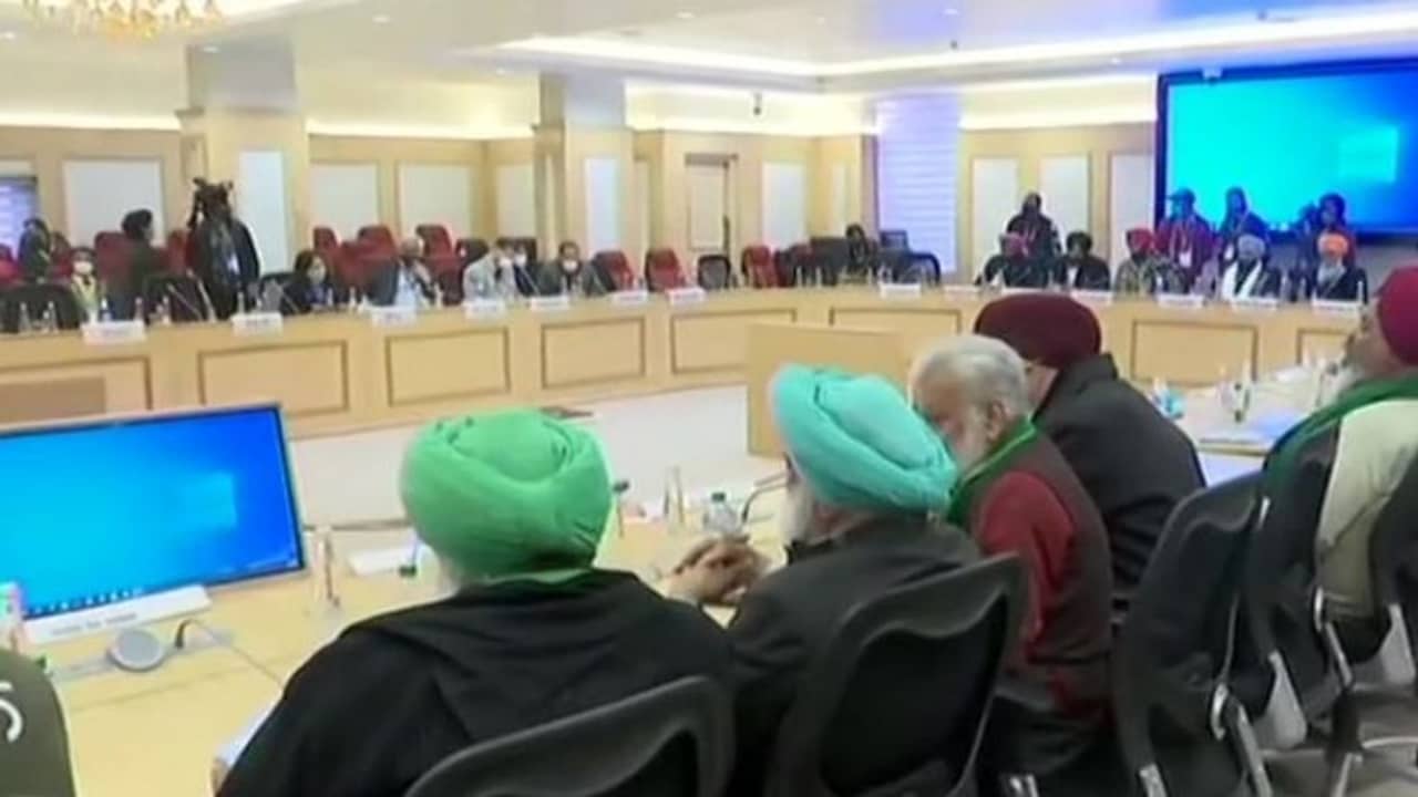 কৃষি আইনের ভাগ্য নির্ধারণে শুরু বৈঠক, নববর্ষে কৃষকদের বাড়ি পাঠাতে চায় কেন্দ্র