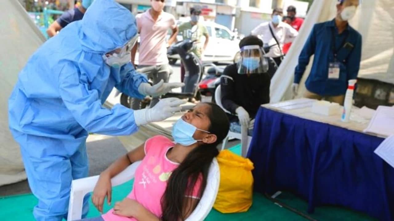 বর্ষশেষে স্বস্তি দিচ্ছে করোনা, একদিনে আক্রান্ত ২০ হাজার