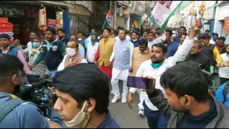 অধিকারী বাড়ির সামনে দিয়ে তৃণমূলের মিছিল, স্লোগান উঠল 'মীরজাফর, বিশ্বাসঘাতক'