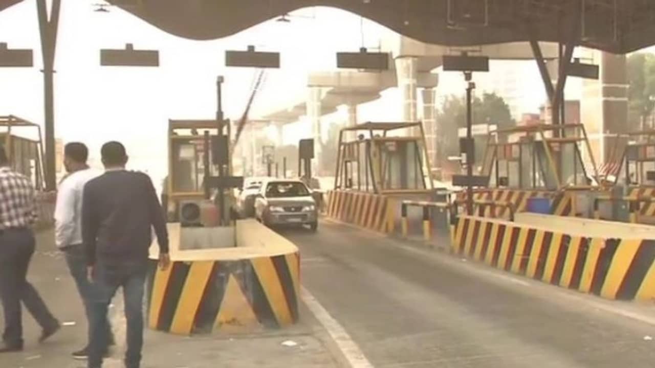 সীমান্তে একাধিক টোল প্লাজা কবজায় নিল কৃষকরা, নিখরচায় যান চলাচল