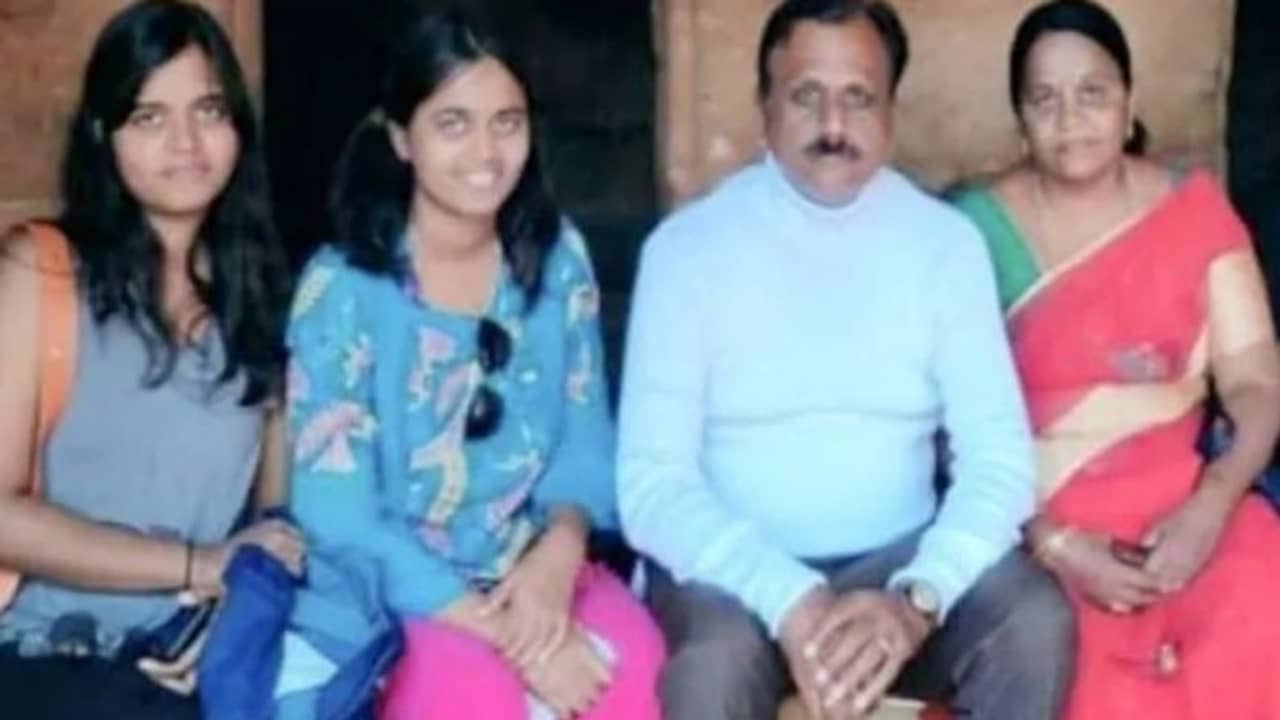 আমি করোনার উৎস, দুই মেয়ের মাথা থেঁতলে খুন গোল্ড মেডালিস্টের