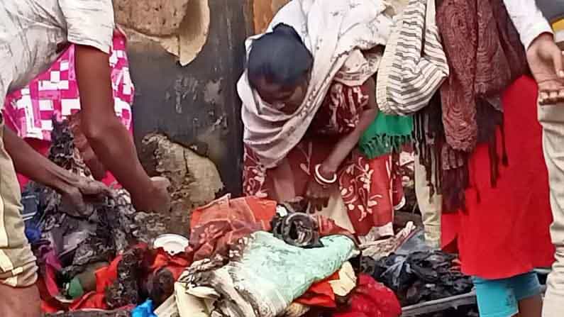 কীভাবে লাগল আগুন? সূত্র খুঁজতে বাগবাজার বস্তিতে আজ ফরেনসিক টিম কীভাবে লাগল আগুন? সূত্র খুঁজতে বাগবাজার বস্তিতে আজ ফরেনসিক টিম