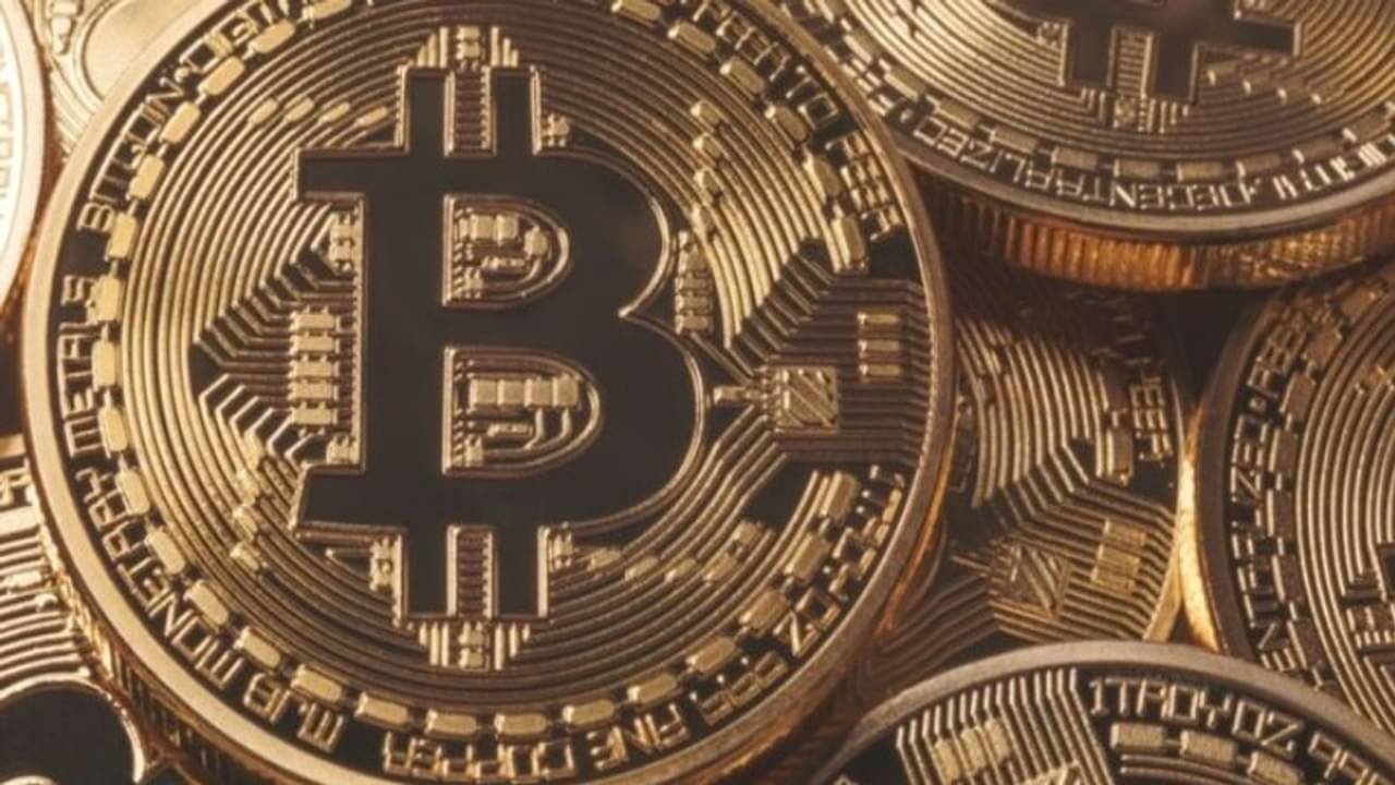 তড়তড়িয়ে বাড়ছে ক্রিপটোর বাজার, বছর শেষে বিটকয়েনের দর উঠতে পারে ৭০ লাখ