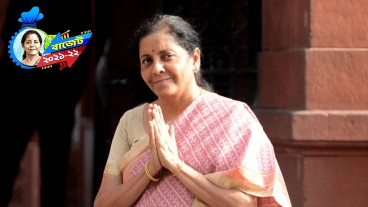 মেক-ইন-ইন্ডিয়ায় জোর, এবারের বাজেটে আমদানি শুল্ক বাড়াতে পারেন নির্মলা!