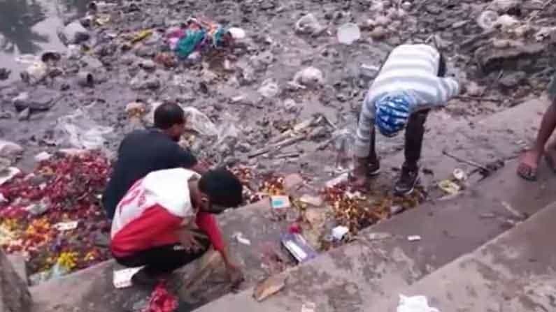 বস্তা দিয়ে বেরোচ্ছে ধোঁয়া, পুড়ছে ৫০, ১০০, ৫০০-র নোট! ভোটের মুখে কালীঘাটে রহস্য বস্তা দিয়ে বেরোচ্ছে ধোঁয়া, পুড়ছে ৫০, ১০০, ৫০০-র নোট! ভোটের মুখে কালীঘাটে রহস্য