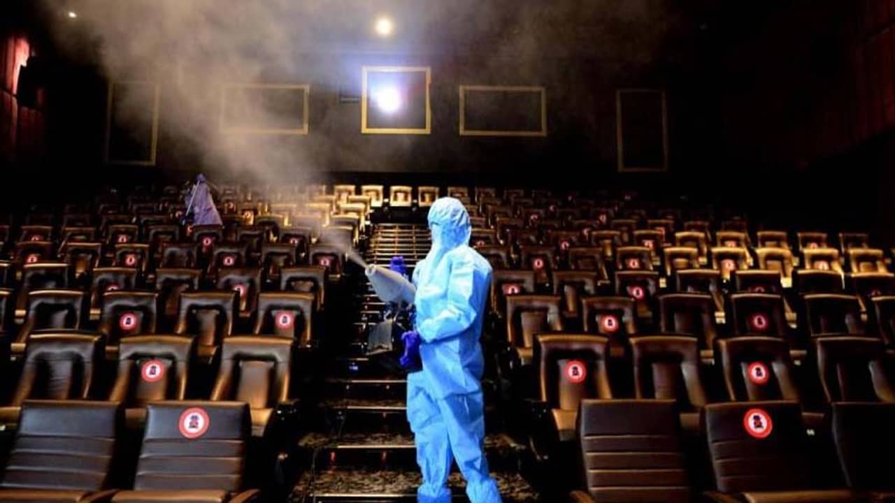 কেন্দ্রীয় তথ্য সম্প্রচার মন্ত্রকের নির্দেশিকা: ১০০ শতাংশ দর্শক নিয়ে খোলা হবে সিনেমাহল, রয়েছে বাড়তি বিধিনিষেধ
