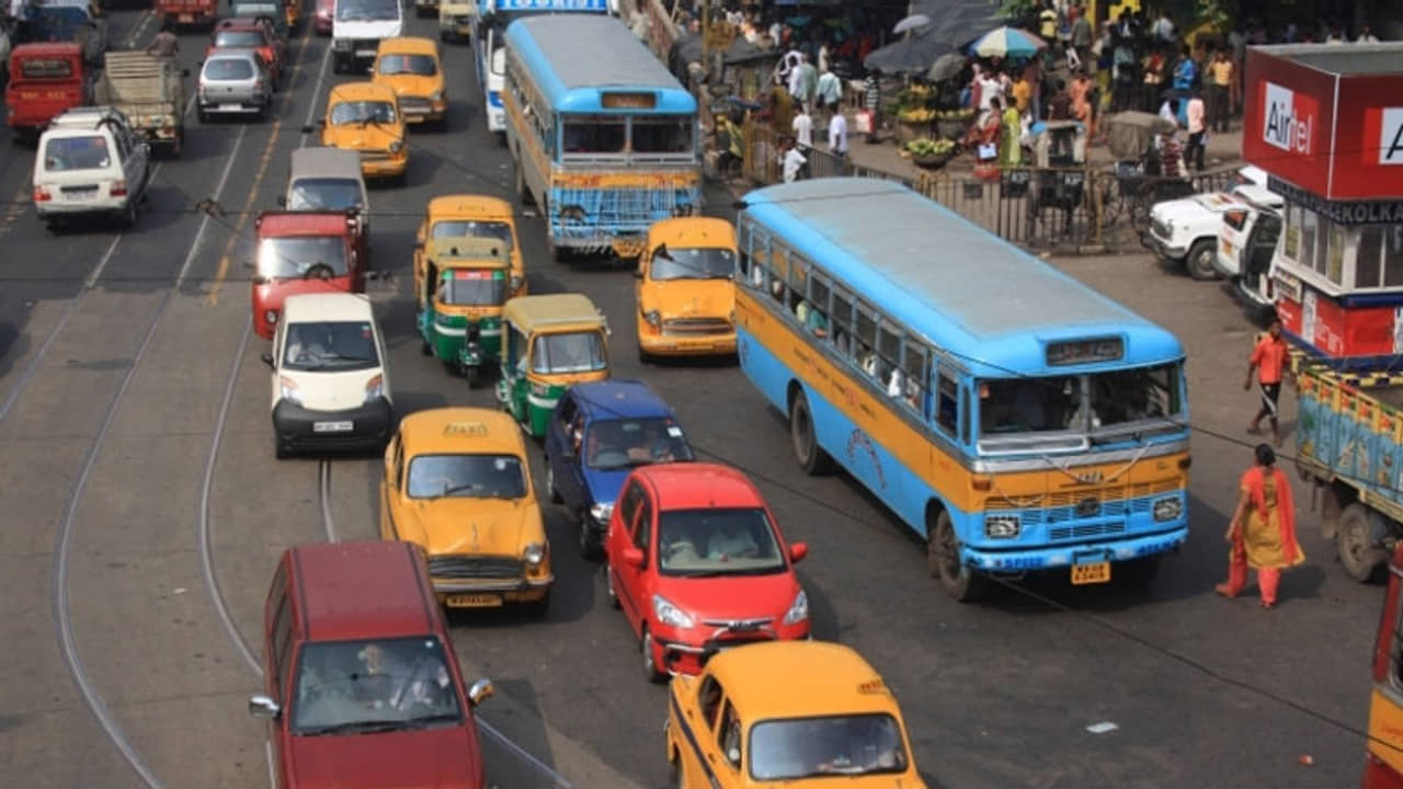 পুরনো গাড়িতে গ্রিন ট্যাক্স চাপাচ্ছে কেন্দ্র, আপনার গাড়িতে বসছে কি?