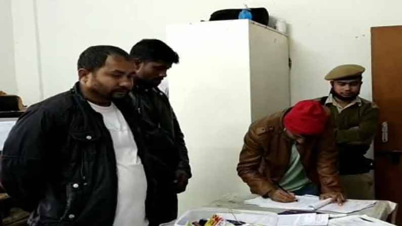 কোচবিহারে আগ্নেয়াস্ত্র-সহ ধৃত দাগী ২ অপরাধী