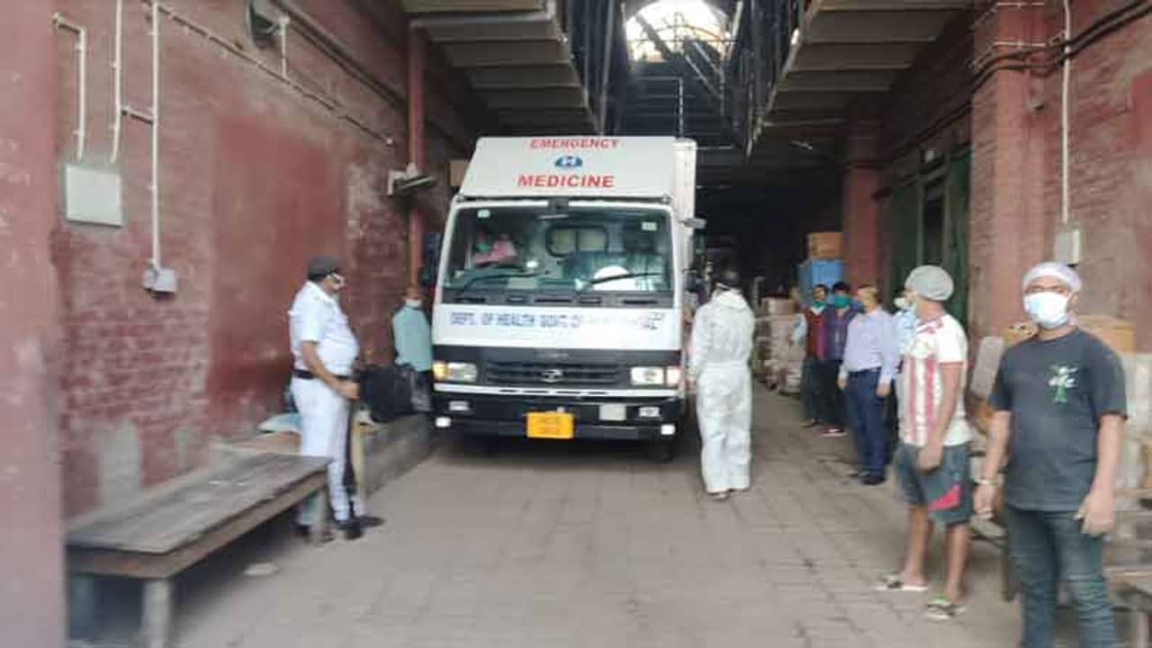 আপডেট:  প্রথম টিকাকরণের দিন প্রাপকদের সঙ্গে কথা বলতে পারেন মুখ্যমন্ত্রী, বৈঠকে ইঙ্গিত স্বাস্থ্য কর্তাদের