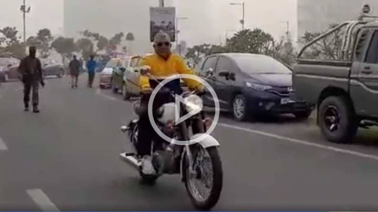 ভ্যাকসিনেও ভাগাভাগি প্রাতঃভ্রমণে বাইক চালিয়ে কটাক্ষ দিলীপের