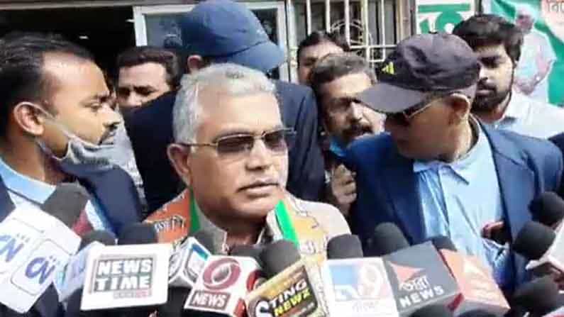 নেতাজীকে নিয়ে রাজনীতি করবই, কারোর বাপের হিম্মত থাকলে আটকাক: দিলীপ নেতাজীকে নিয়ে রাজনীতি করবই, কারোর বাপের হিম্মত থাকলে আটকাক: দিলীপ