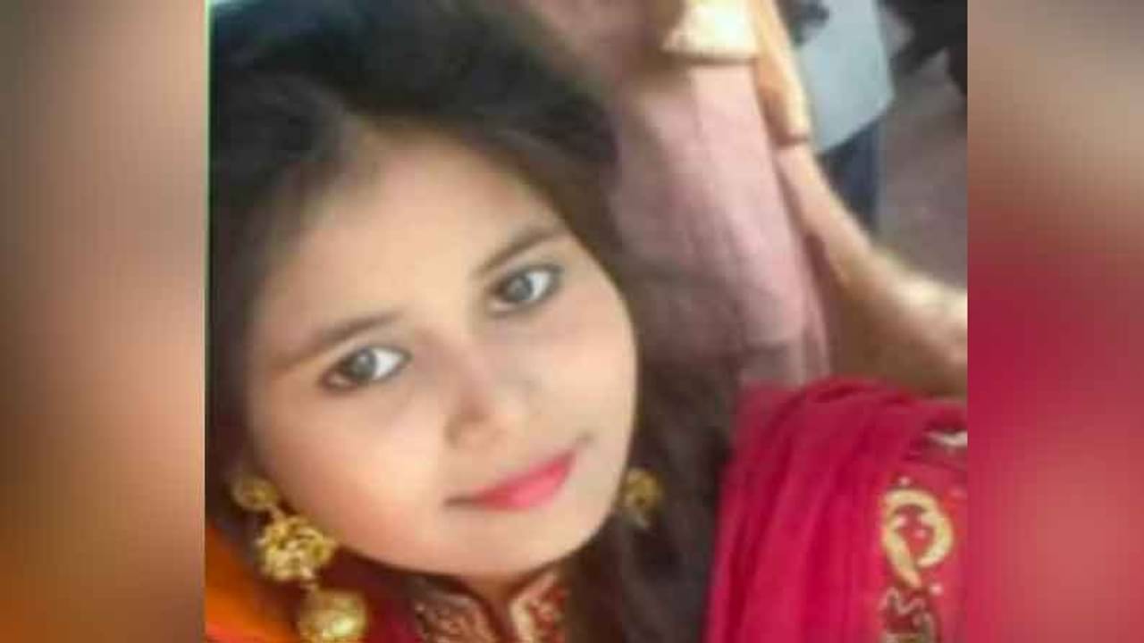 দেখা যাচ্ছিল কেবল মাথার চুল, পাড়ার মেয়ের চেহারা দেখে শিউরে উঠলেন স্থানীয়রা!