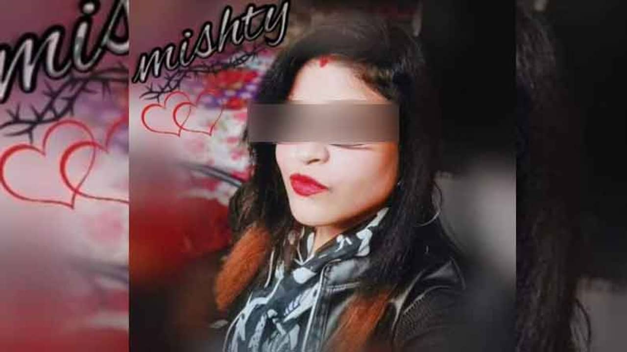 নিজেই অন্তরঙ্গ মুহূর্তের ছবি রেখেছিলেন, মোবাইল-স্ক্রিনে চিড়! ঘুমের ওষুধ খেলেন ব্যাঙ্ককর্মী