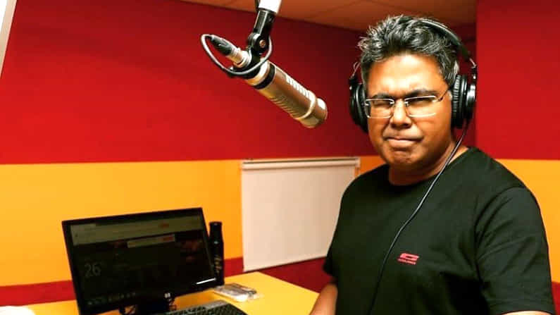 হয়তো নিজে থেকে পুরনো অভ্যাস ফেরাতে না চাইলে কেউ নতুন করে আর চিঠি লিখবেন না: মীর আফসার আলি হয়তো নিজে থেকে পুরনো অভ্যাস ফেরাতে না চাইলে কেউ নতুন করে আর চিঠি লিখবেন না: মীর আফসার আলি