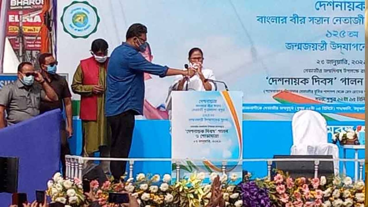 যোজনা কমিশন ফিরিয়ে দিতে হবে, রেড রোডে সুর চড়ালেন মমতা