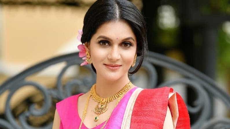 মিথিলা এবার ‘রাজনীতিবিদ’, কিন্তু কোথায়? মিথিলা এবার ‘রাজনীতিবিদ’, কিন্তু কোথায়?