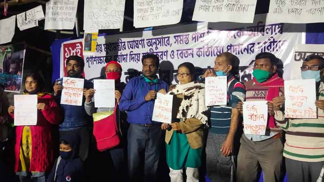 রক্ত দিয়ে চিঠি লিখলেন পার্শ্বশিক্ষকরা, বাইপোস্টে পাঠালেন মুখ্যমন্ত্রীর কাছে