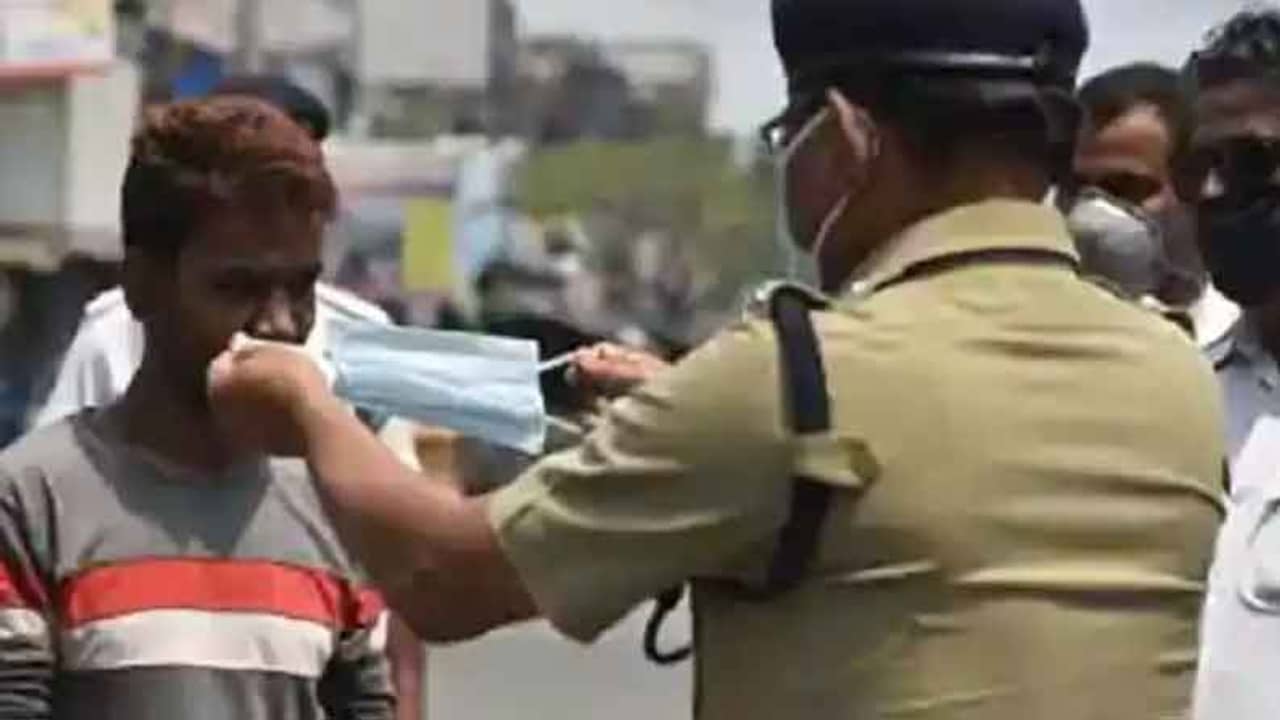 পুলিসকেও বিনামূল্যে করোনার টিকা, মোবাইলে রাজ্য সরকারের মেসেজ