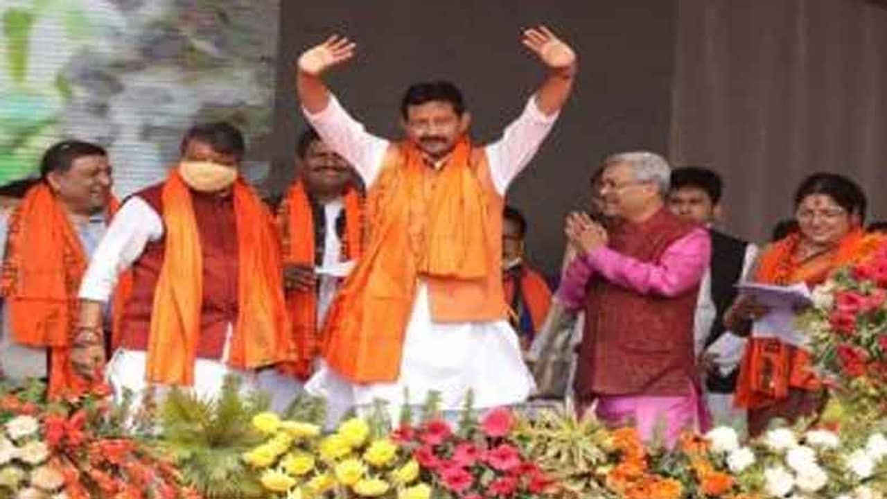 আমরাও জানি কীভাবে ভোট করাতে হয়..., বিজেপিতে যোগ দিয়েই সুর চড়ালেন রাজীব