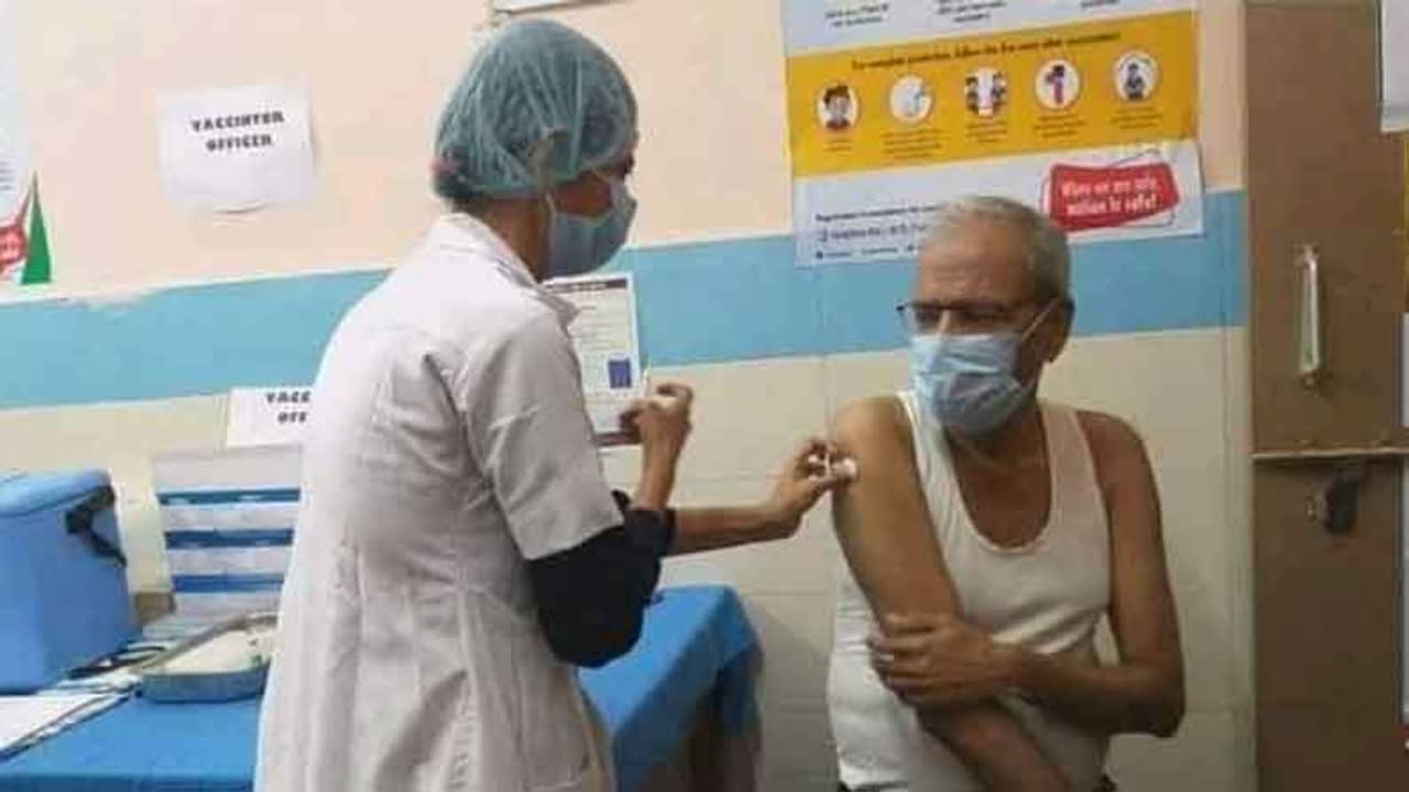 এবার করোনার টিকা নিয়ে বিতর্কে বিজেপি বিধায়ক!