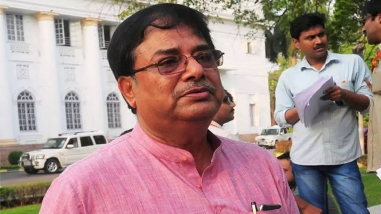 ব্লু-ফিল্মে তৃণমূল উদয়ন গুহর ছবি ব্যবহারের হুমকি, পুলিসের দ্বারস্থ দিনহাটার বিধায়ক