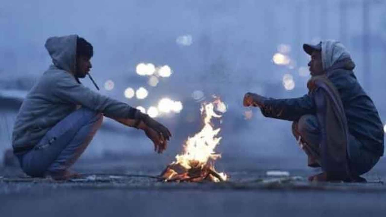 বছরে শুরুতেও জাঁকিয়ে শীত! আগামী ২৪ ঘণ্টায় কলকাতা-সহ সব জেলায় নামবে তাপমাত্রা