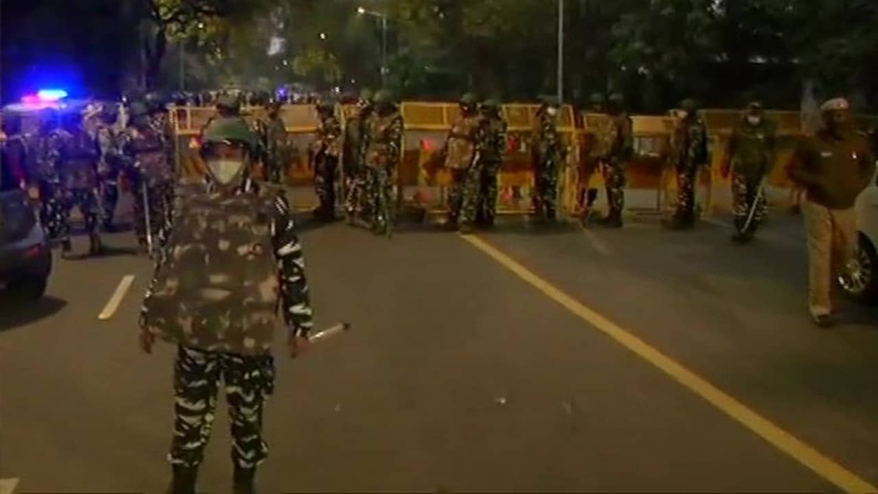 দিল্লি বিস্ফোরণ: পুলিশের হাতে আরও সিসিটিভি ফুটেজ, ক্যাব থেকে ঘটনাস্থলের দিকে ওরা কারা!