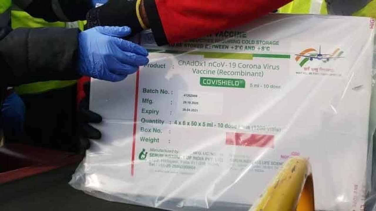 অগ্রিম টাকা দিয়েছিল রাজ্য, সেরাম থেকে ২ লক্ষের বেশি কোভিশিল্ড আসছে শহরে