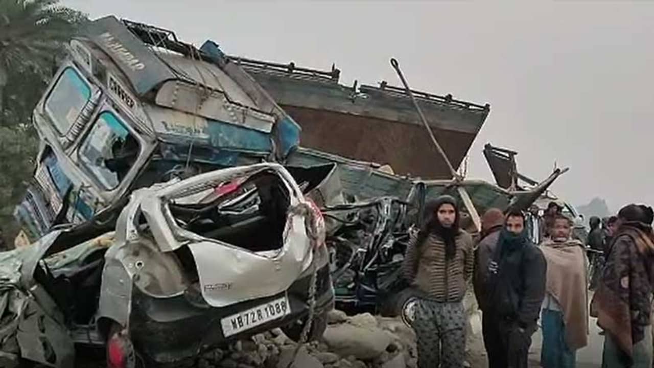 ধূপগুড়ির দুর্ঘটনাগ্রস্তদের পাশে মোদীর দফতর, এগিয়ে এলেন মমতাও