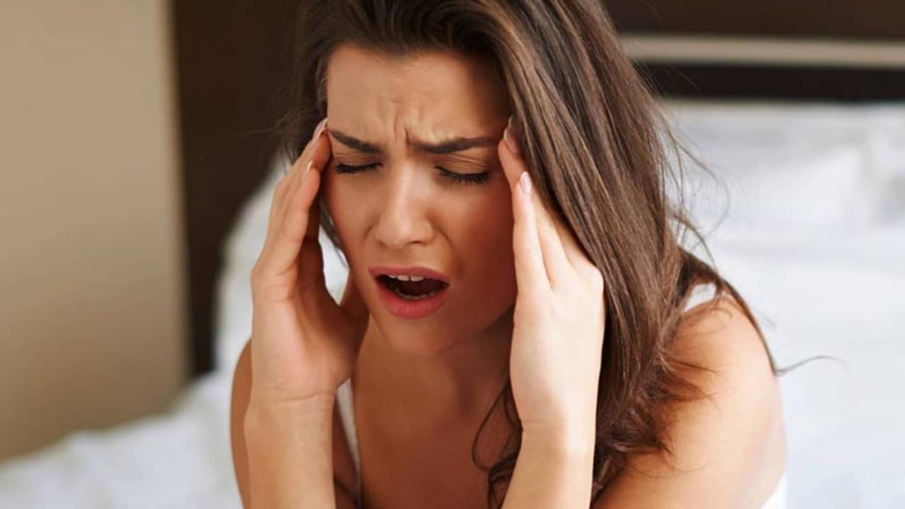 দিনভর মাথা ব্যথায় ভুগছেন! কোনও বড় রোগের লক্ষণ কি?