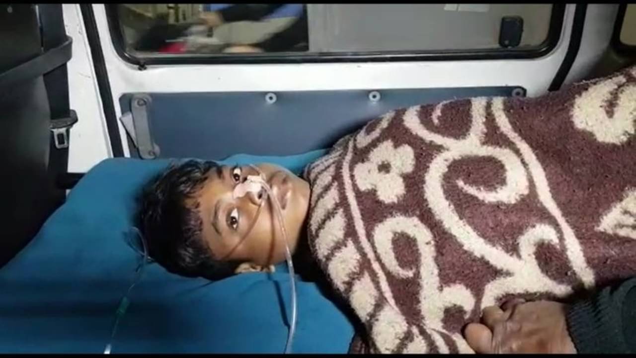 ১৬ ঘণ্টা পর মুমূর্ষু কিশোরের ঠাঁই হল হাসপাতালের বেডে! স্বাস্থ্যসাথী কার্ড নিয়েও চরম ভোগান্তি