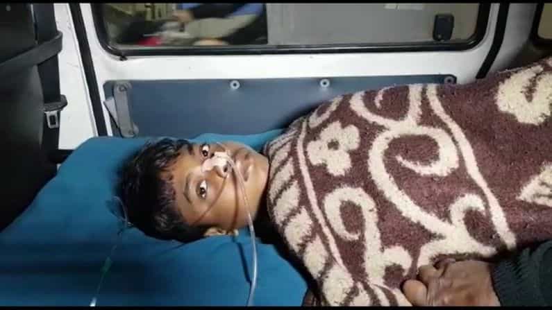 ১৬ ঘণ্টা পর মুমূর্ষু কিশোরের ঠাঁই হল হাসপাতালের বেডে! স্বাস্থ্যসাথী কার্ড নিয়েও চরম ভোগান্তি