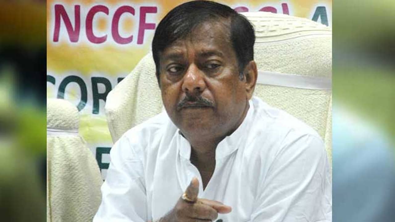 ইন্টারভিউয়ে সাহায্যের আশ্বাস দিয়ে এ বার টেট বিতর্কে জ্যোতিপ্রিয়