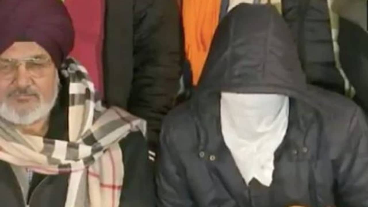 পুলিসের হাতে তুলে দিতেই যুবকের সুর বদল, কৃষকরা খুব মেরেছে