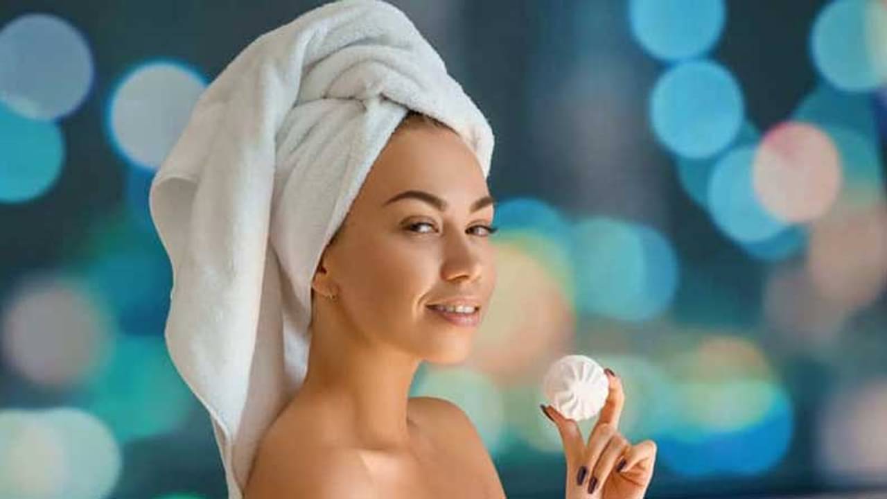 হেয়ার ড্রায়ার ছাড়া চুল শুকনো করতে কী কী করবেন?