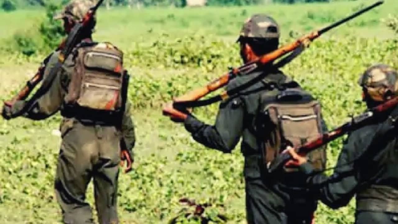 মাও আদর্শ ফাঁপা, দান্তেওয়াড়ায় আত্মসমর্পণ তিন নকশালের