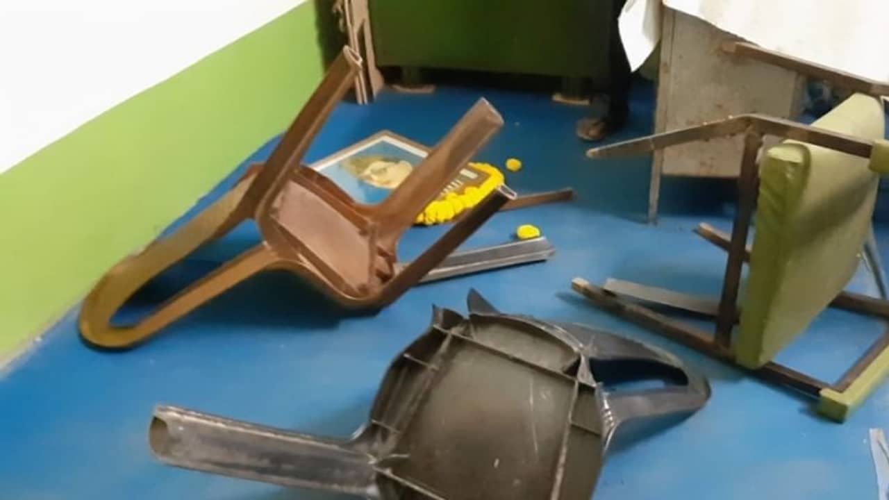 তৃণমূলে গোষ্ঠীদ্বন্দ্বের জের, মাটিতে গড়াল নেতাজীর ছবি, হাসপাতালে কর্মীরা