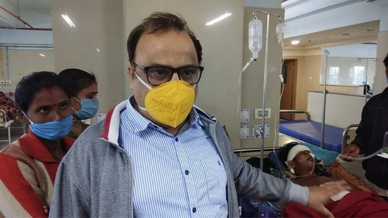 দুলিটার রক্ত জমে ফুলে গিয়েছিল পেট, প্লীহা কেটে রোগীকে বাঁচালেন চিকিৎসক