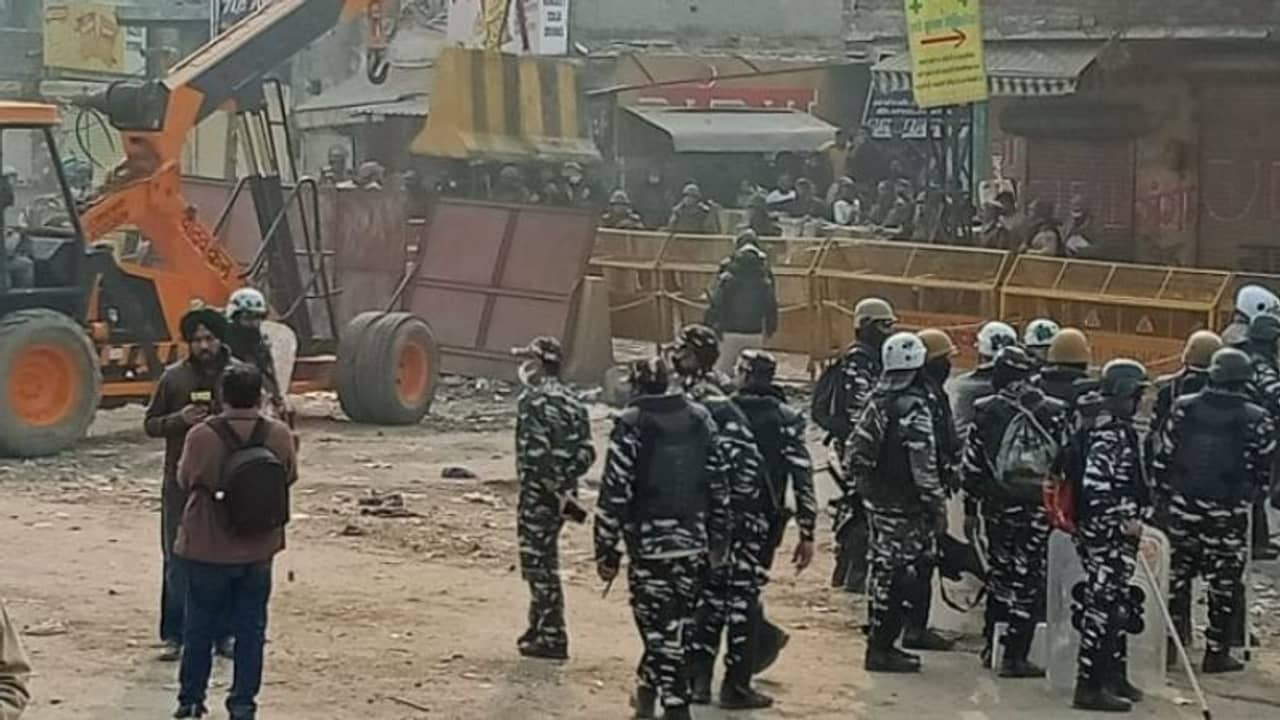 গ্রামবাসীদেরও সমর্থন হারাল কৃষকরা, আন্দোলনস্থল খালি করার দাবিতে সরব স্থানীয়রা