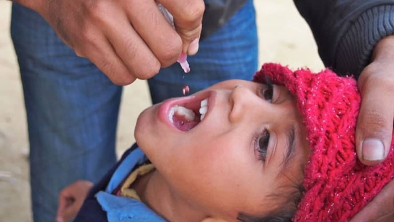 পোলিও টিকার বদলে খাওয়ানো হল স্যানিটাইজার, হাসপাতালে ১২ শিশু