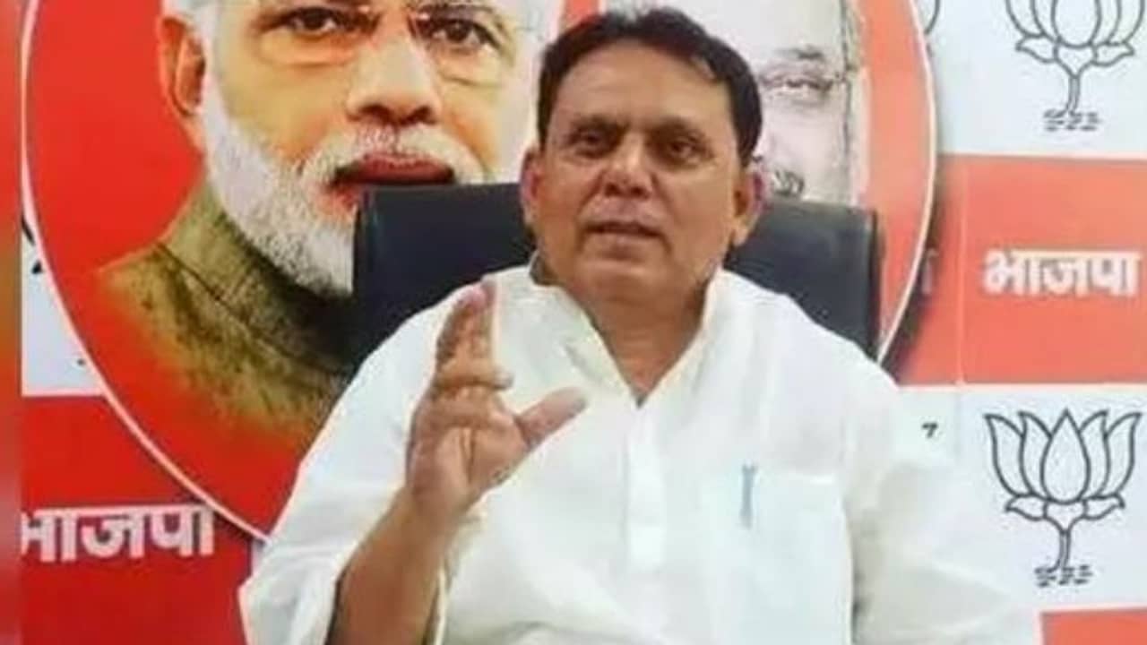 সহকর্মীর সঙ্গে ঝামেলা! কলেজের সামনেই গুলি করে খুনের চেষ্টা বিজেপি মুখপাত্রকে