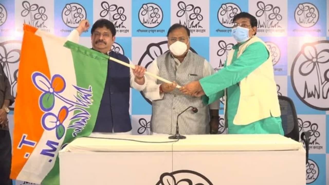 ভুল করে বিজেপিতে যাওয়া শুভেন্দু ঘনিষ্ঠ সিরাজ ফিরলেন তৃণমূলে